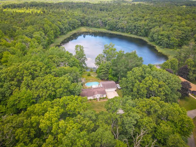 9339 Maple Hill Road, Howard City, MI 49329