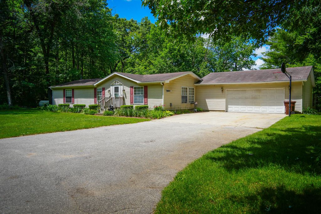 9339 Maple Hill Road, Howard City, MI 49329