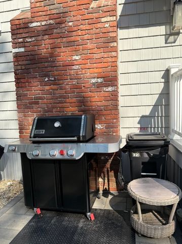 2 Glenmere Rd, Rockport, MA 01966