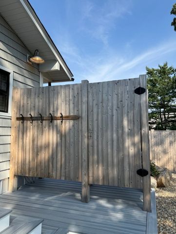 2 Glenmere Rd, Rockport, MA 01966