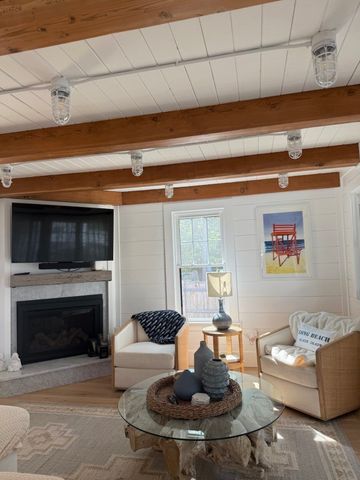 2 Glenmere Rd, Rockport, MA 01966