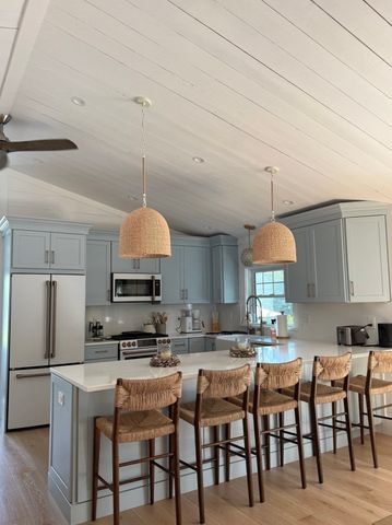 2 Glenmere Rd, Rockport, MA 01966