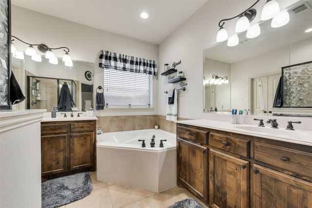 5017 W Fall Drive, Midlothian, TX 76065