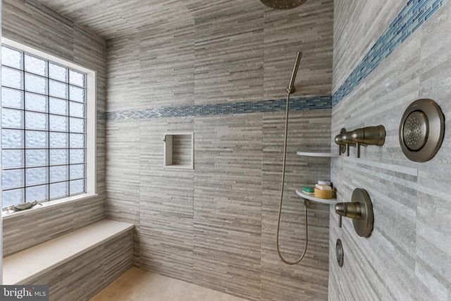 221 E 21ST AVE, North Wildwood, NJ 08260