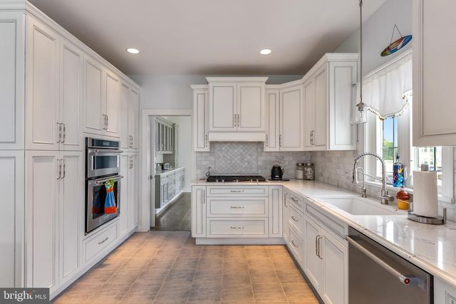 221 E 21ST AVE, North Wildwood, NJ 08260