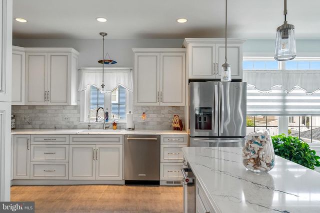 221 E 21ST AVE, North Wildwood, NJ 08260