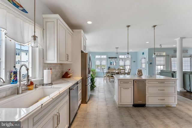 221 E 21ST AVE, North Wildwood, NJ 08260