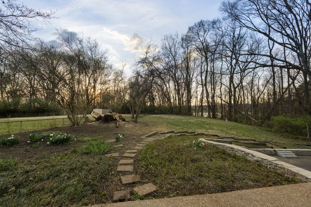 136 Roberta Dr, Hendersonville, TN 37075