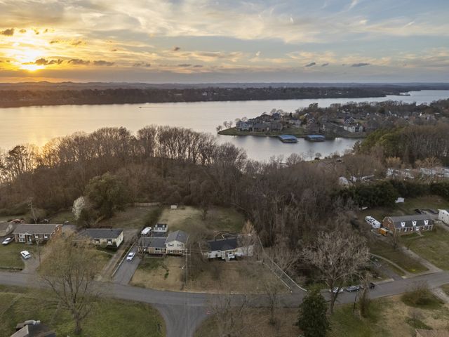 136 Roberta Dr, Hendersonville, TN 37075