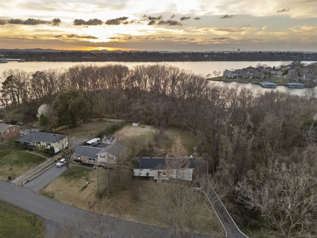 136 Roberta Dr, Hendersonville, TN 37075