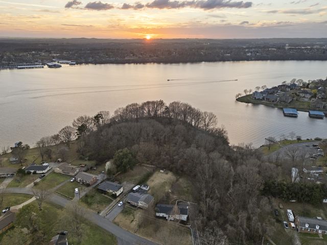 136 Roberta Dr, Hendersonville, TN 37075