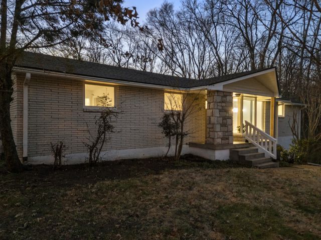 136 Roberta Dr, Hendersonville, TN 37075