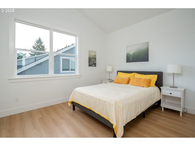 1000 Ne 70TH Ave, Portland, OR 97213