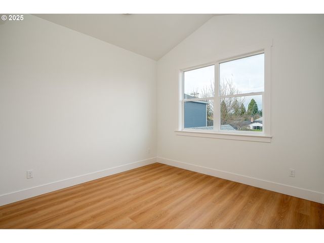 1000 Ne 70TH Ave, Portland, OR 97213