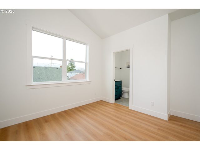 1000 Ne 70TH Ave, Portland, OR 97213