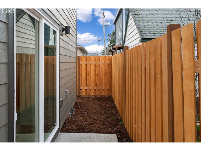 1000 Ne 70TH Ave, Portland, OR 97213