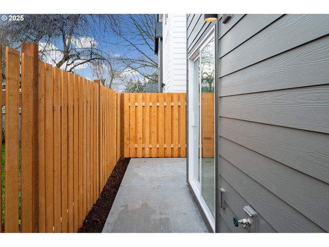 1000 Ne 70TH Ave, Portland, OR 97213