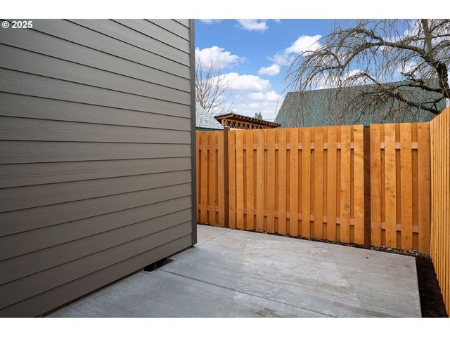 1000 Ne 70TH Ave, Portland, OR 97213