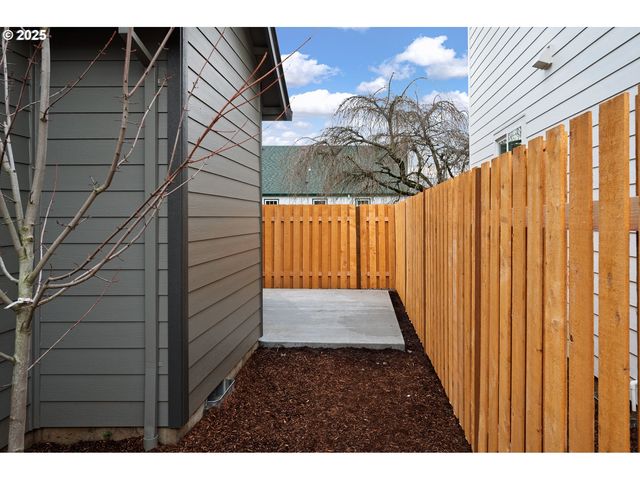 1000 Ne 70TH Ave, Portland, OR 97213