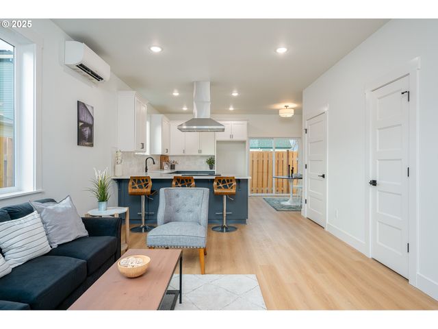 1000 Ne 70TH Ave, Portland, OR 97213