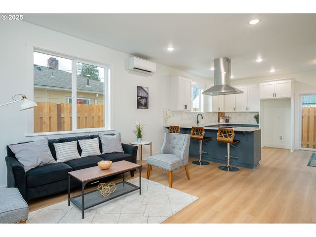 1000 Ne 70TH Ave, Portland, OR 97213