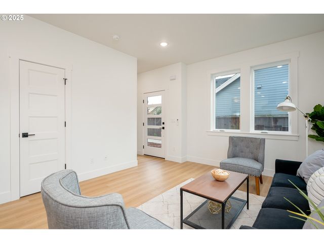 1000 Ne 70TH Ave, Portland, OR 97213