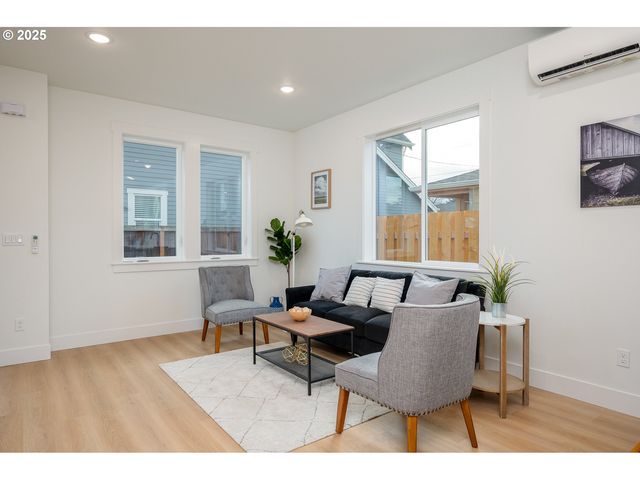 1000 Ne 70TH Ave, Portland, OR 97213