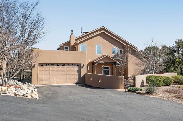 9 White Stallion Court, Edgewood, NM 87015