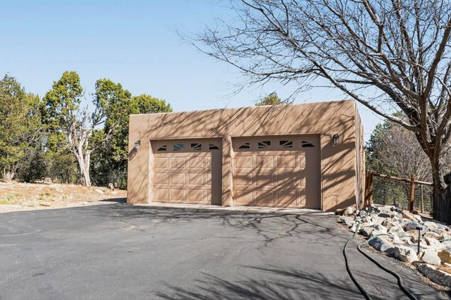 9 White Stallion Court, Edgewood, NM 87015