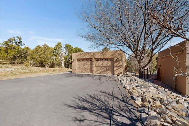 9 White Stallion Court, Edgewood, NM 87015