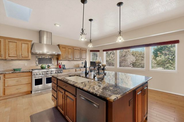 9 White Stallion Court, Edgewood, NM 87015