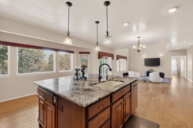 9 White Stallion Court, Edgewood, NM 87015