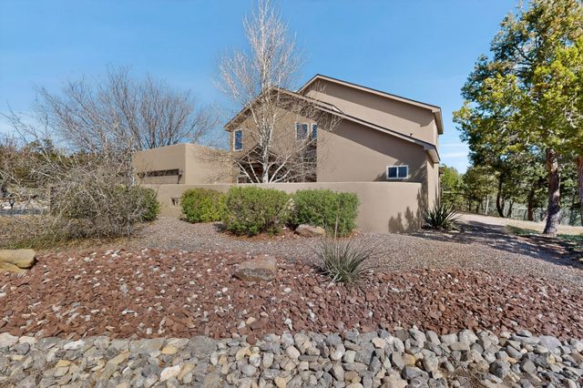 9 White Stallion Court, Edgewood, NM 87015