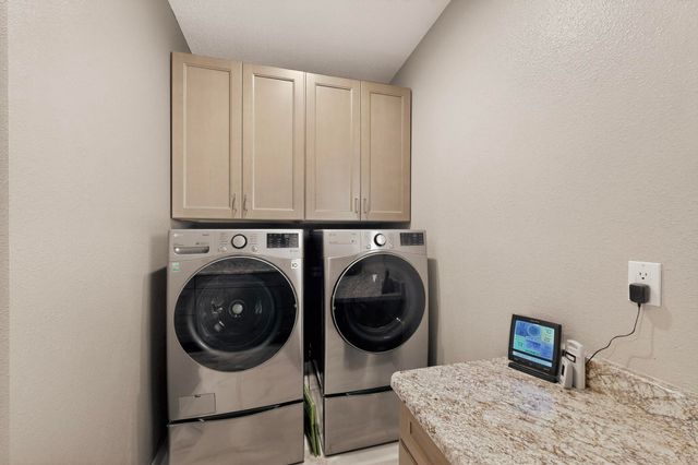 9 White Stallion Court, Edgewood, NM 87015