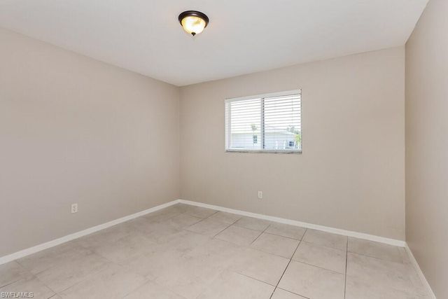 2210 SE 15th ST, Cape Coral, FL 33990