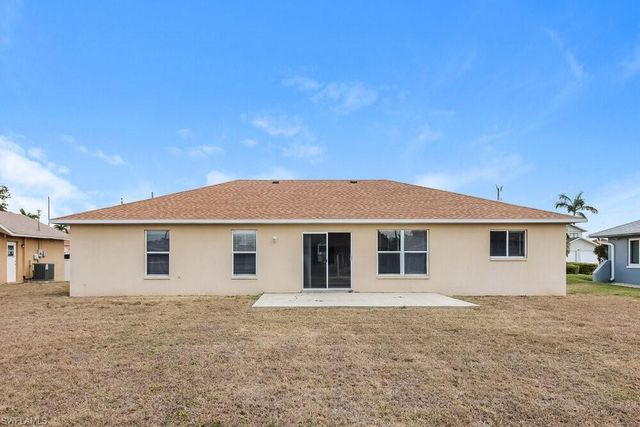 2210 SE 15th ST, Cape Coral, FL 33990