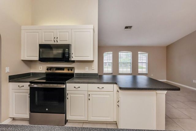 2210 SE 15th ST, Cape Coral, FL 33990