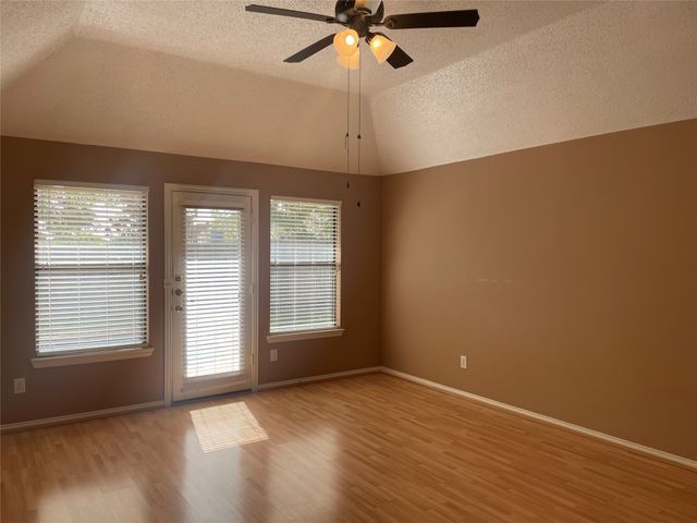 2144 Brownstone Court, Grapevine, TX 76051