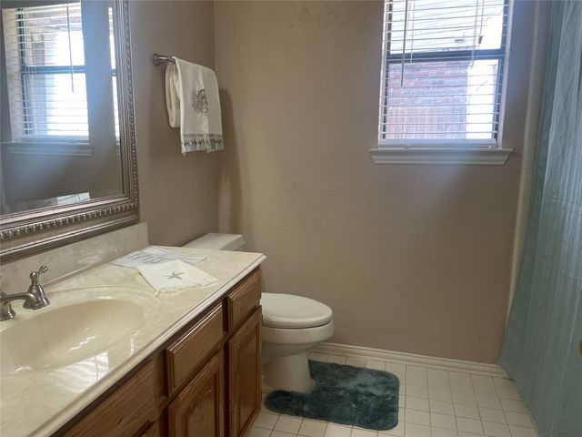 2144 Brownstone Court, Grapevine, TX 76051