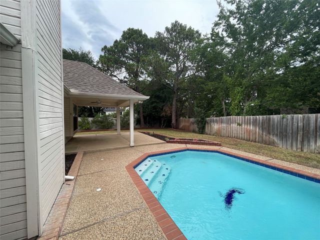 2144 Brownstone Court, Grapevine, TX 76051