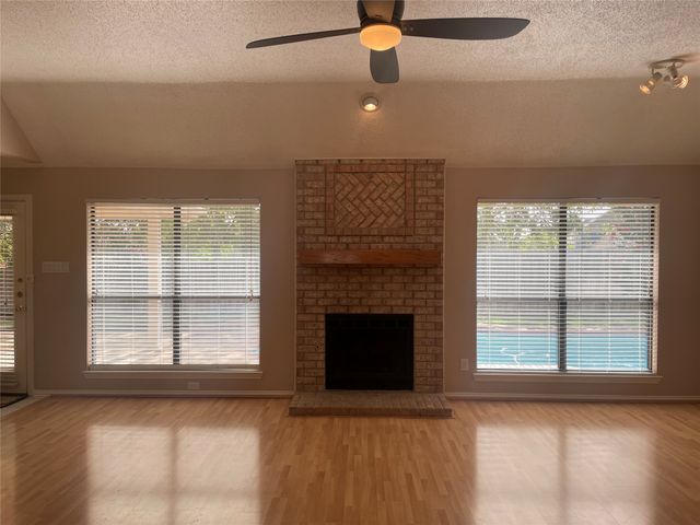 2144 Brownstone Court, Grapevine, TX 76051