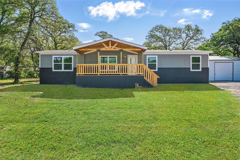 134 Overland Trail, Azle, TX 76020