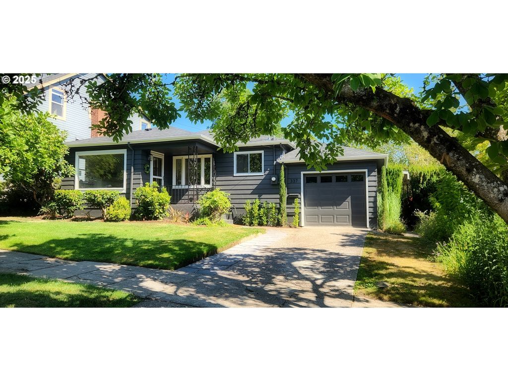 337 S VERMONT St, Portland, OR 97219