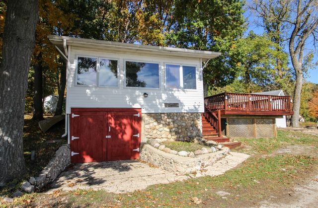 58463 Loop Road, Three Rivers, MI 49093
