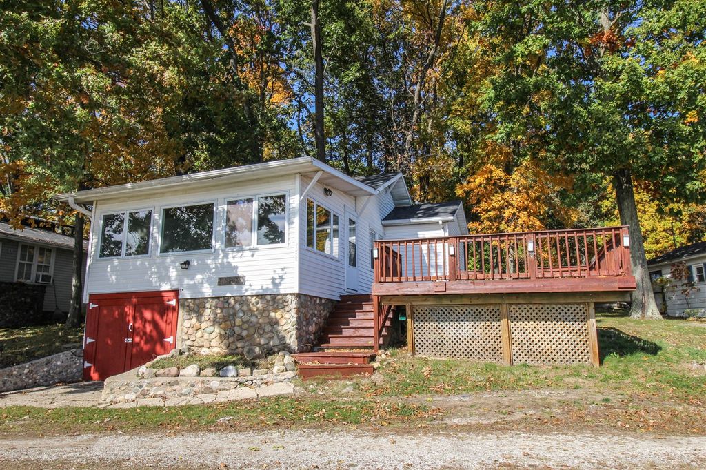 58463 Loop Road, Three Rivers, MI 49093