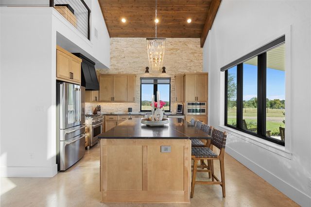 2134 Carter Road, Bellville, TX 77418