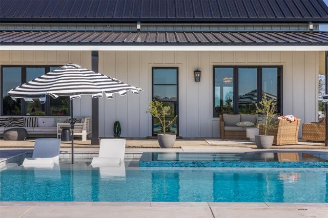 2134 Carter Road, Bellville, TX 77418