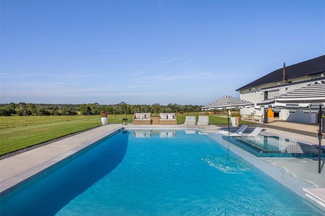 2134 Carter Road, Bellville, TX 77418