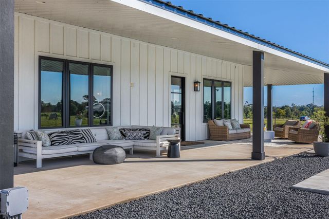 2134 Carter Road, Bellville, TX 77418