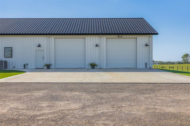 2134 Carter Road, Bellville, TX 77418